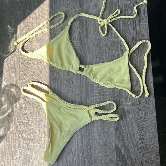 Frankie’s Bikinis Butter Yellow Gorgeous Oceanside Set Size S/XS - Picture 3 of 7